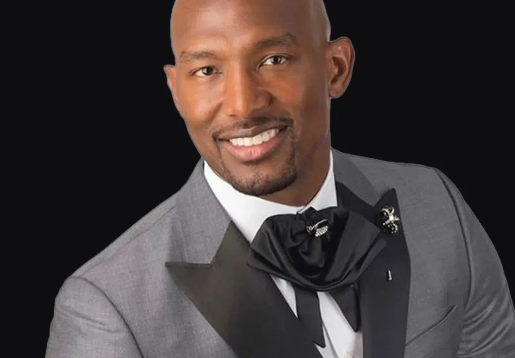 Martell Holt