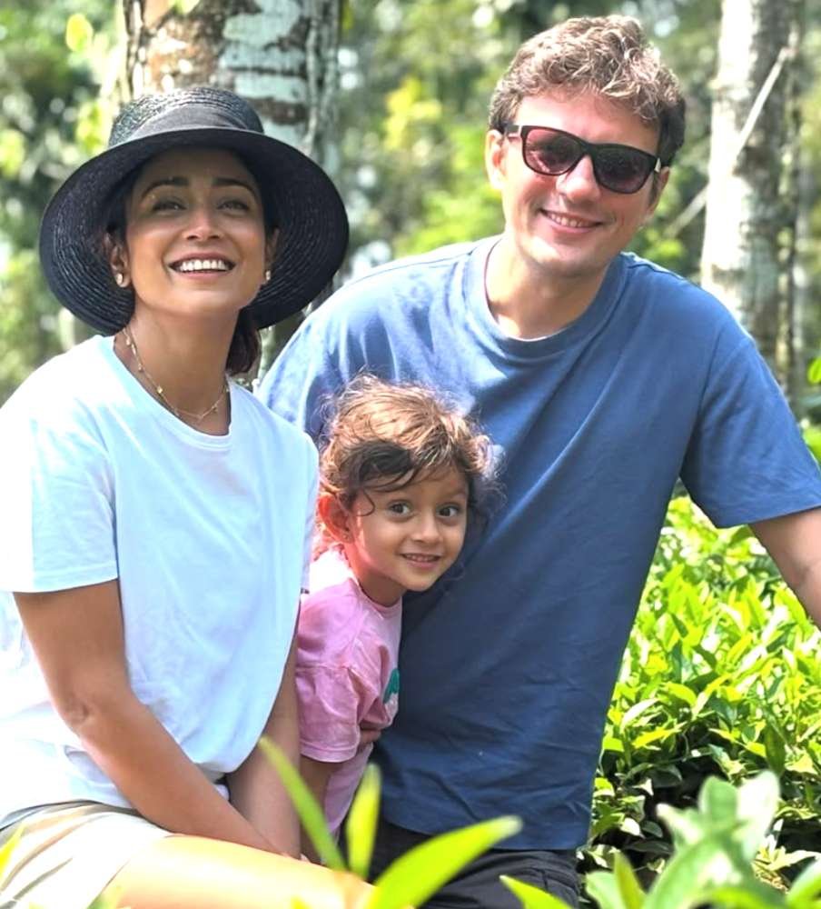 shriya and family